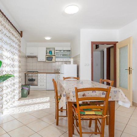Lovely Apartment In Krk With Kitchen Brzac Dış mekan fotoğraf